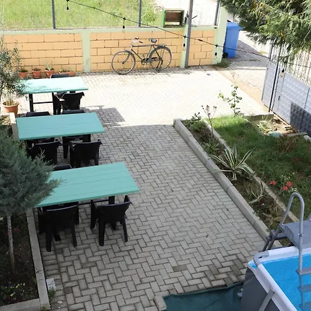 Baza - Swimming Pool Albergue Berati