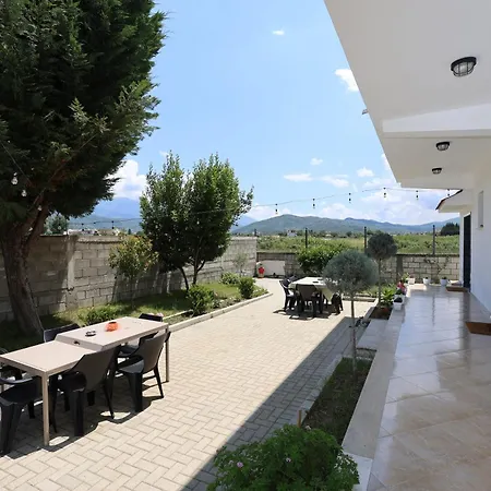 Baza - Swimming Pool Hostel Berat