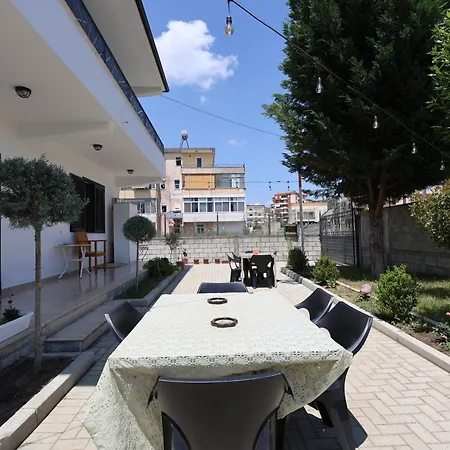Baza - Swimming Pool Hostel