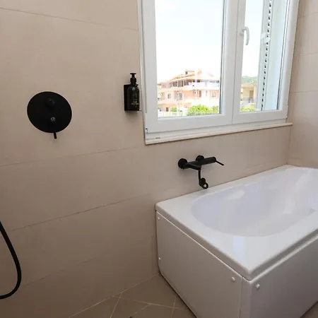 Baza - Swimming Pool Berat