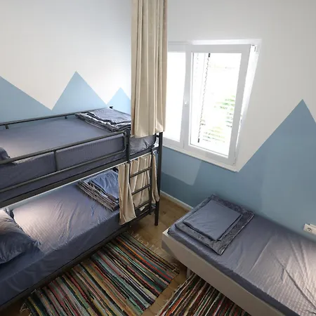 Baza - Swimming Pool * Berat