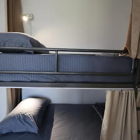 بيت شباب Baza - Swimming Pool *