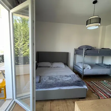 Baza - Swimming Pool Vandrerhjem *