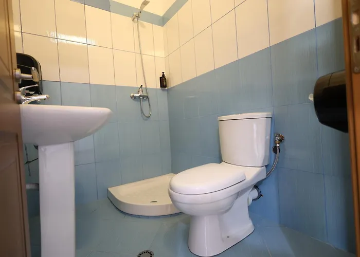 Baza - Swimming Pool Hostel