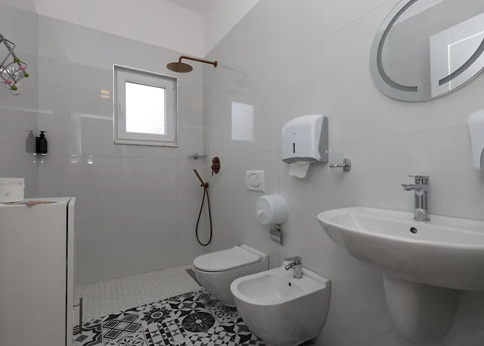 Baza - Swimming Pool * Berat