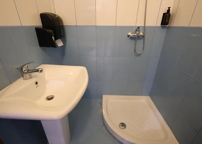 Baza - Swimming Pool Ostello