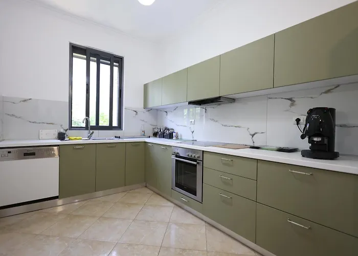 Baza - Swimming Pool * Berat