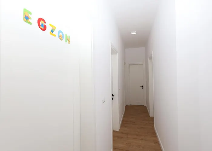 Ostello Baza - Swimming Pool Berat