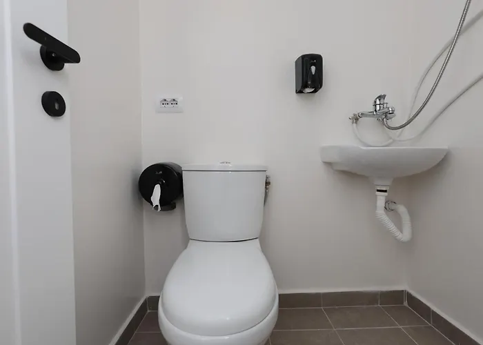 Baza - Swimming Pool * Berat