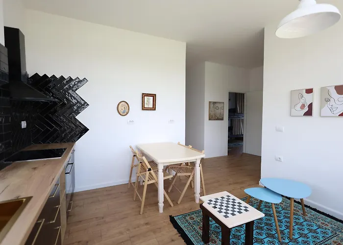 Baza - Swimming Pool Hostel Berat