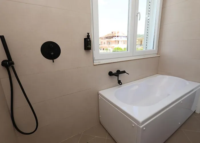 Baza - Swimming Pool Berat