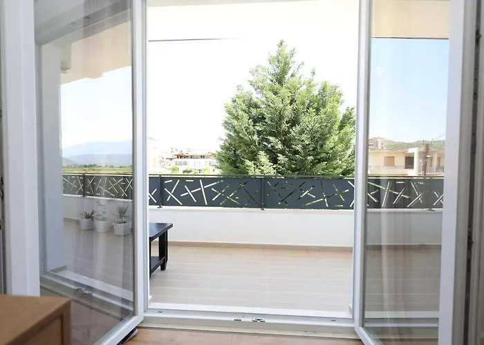 Baza - Swimming Pool Ostello Berat