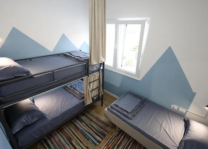 Baza - Swimming Pool Hostel