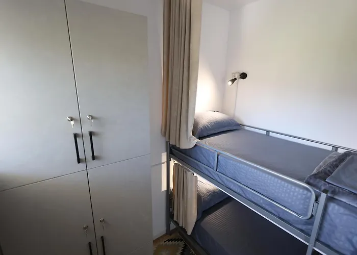 Baza - Swimming Pool Hostel *