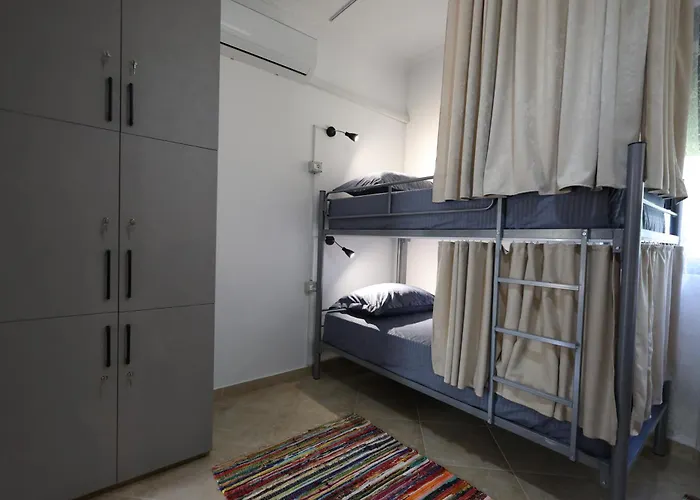 Baza - Swimming Pool Hostel *