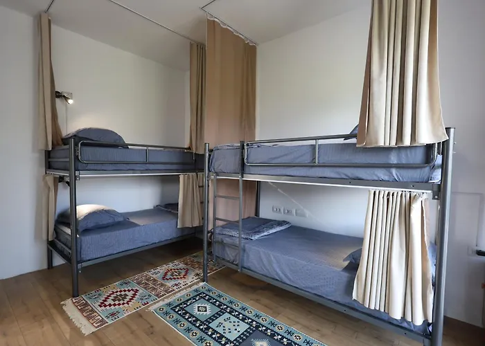 Baza - Swimming Pool Ostello *