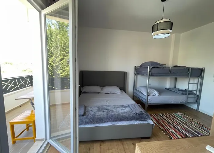 Baza - Swimming Pool Hostel *