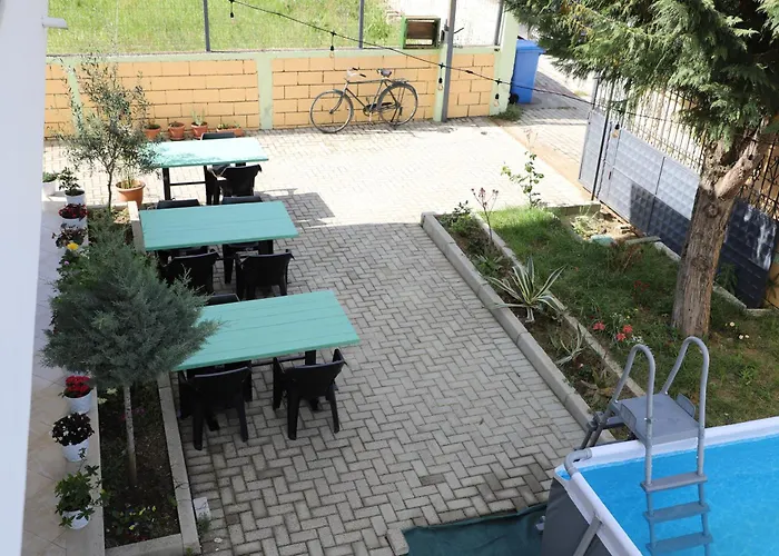 Baza - Swimming Pool Ostello Berat